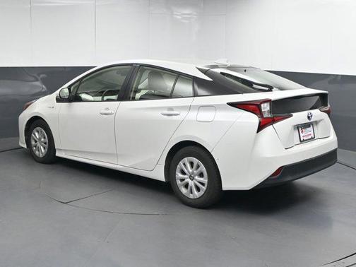 2022 Toyota Prius LE