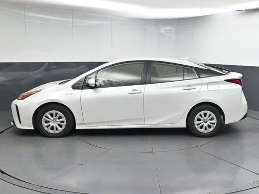 2022 Toyota Prius LE