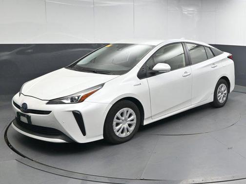 2022 Toyota Prius LE