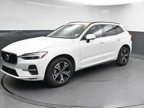 2022 Volvo XC60 B5 Momentum