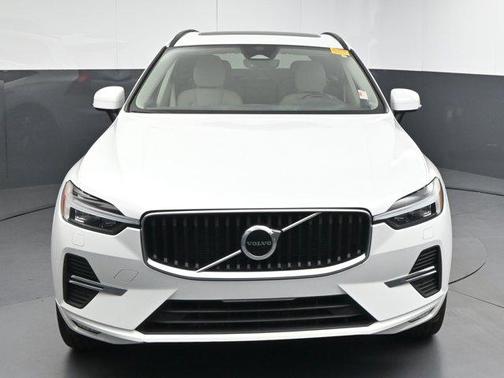 2022 Volvo XC60 B5 Momentum