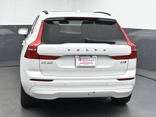 2022 Volvo XC60 B5 Momentum