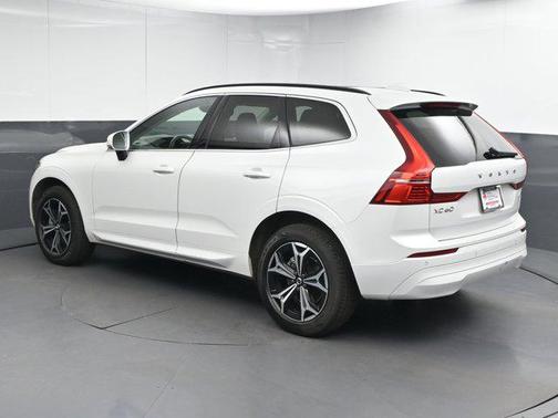 2022 Volvo XC60 B5 Momentum