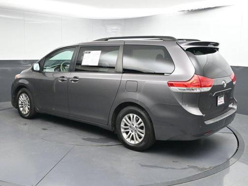 2013 Toyota Sienna XLE