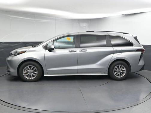 2024 Toyota Sienna XLE