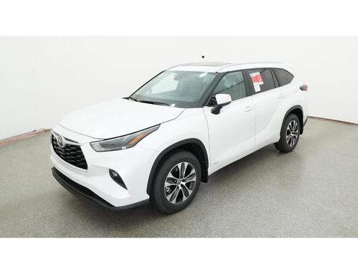 Pearl 2026 Toyota Highlander Hybrid XLE