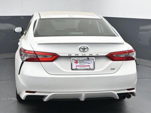 Super White 2019 Toyota Camry SE