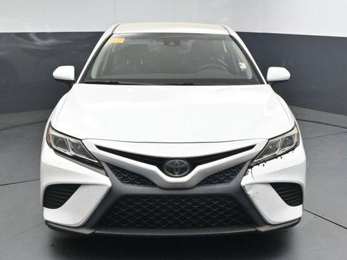 Super White 2019 Toyota Camry SE