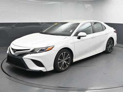 Super White 2019 Toyota Camry SE