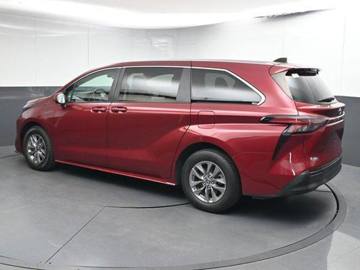 2021 Toyota Sienna LE