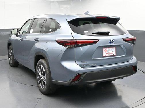 2024 Toyota Highlander Hybrid XLE