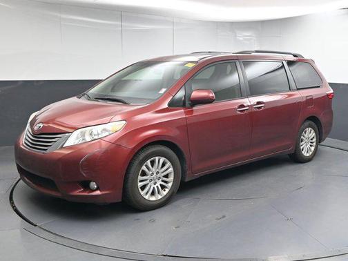 2017 Toyota Sienna XLE