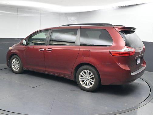 2017 Toyota Sienna XLE