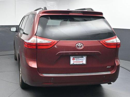 2017 Toyota Sienna XLE