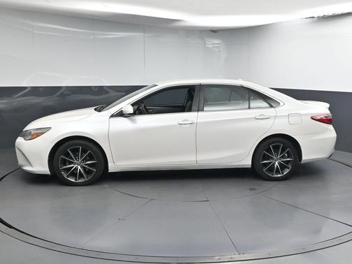 Blizzard Pearl 2015 Toyota Camry XSE
