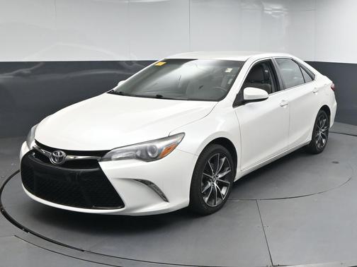 Blizzard Pearl 2015 Toyota Camry XSE