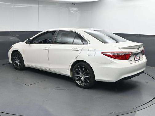 Blizzard Pearl 2015 Toyota Camry XSE