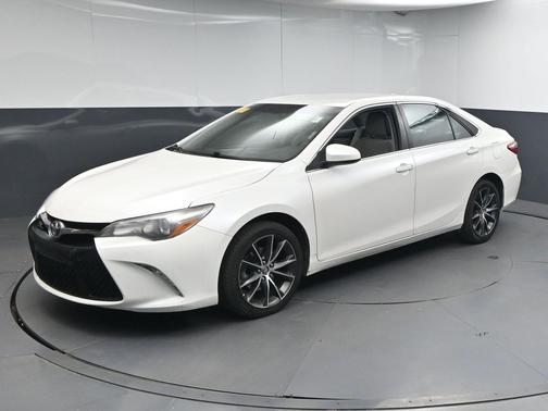 Blizzard Pearl 2015 Toyota Camry XSE