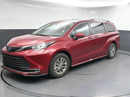 2023 Toyota Sienna XLE