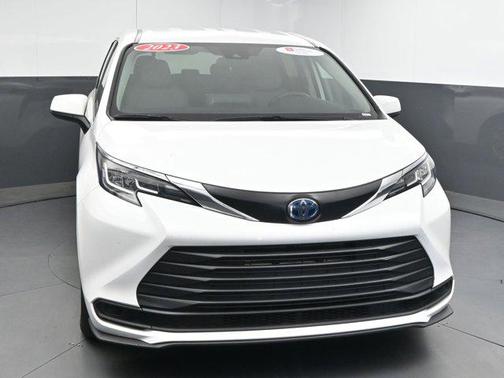 2023 Toyota Sienna LE