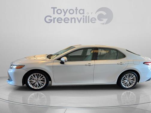 Pearl 2018 Toyota Camry XLE