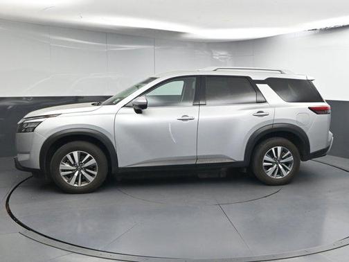 2025 Nissan Pathfinder SL FWD