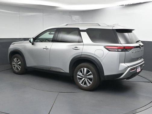 2025 Nissan Pathfinder SL FWD