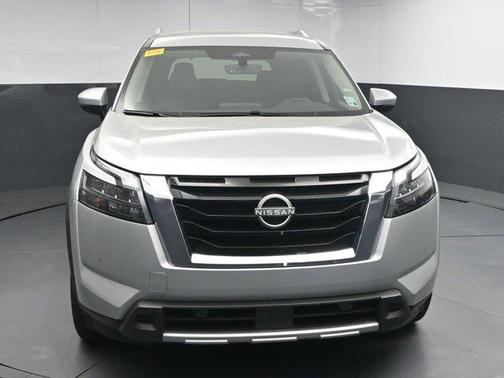 2025 Nissan Pathfinder SL FWD