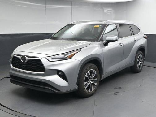 Celestial Silver Metallic 2024 Toyota Highlander LE