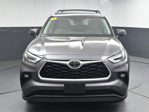 Magnetic Gray Metallic 2021 Toyota Highlander XLE