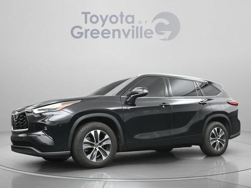 Midnight Black Metallic 2022 Toyota Highlander XLE