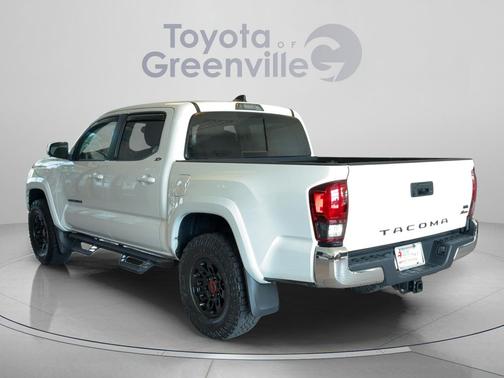 White 2022 Toyota Tacoma SR5