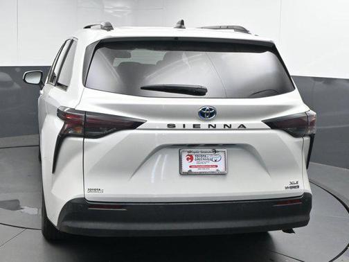 2024 Toyota Sienna XLE