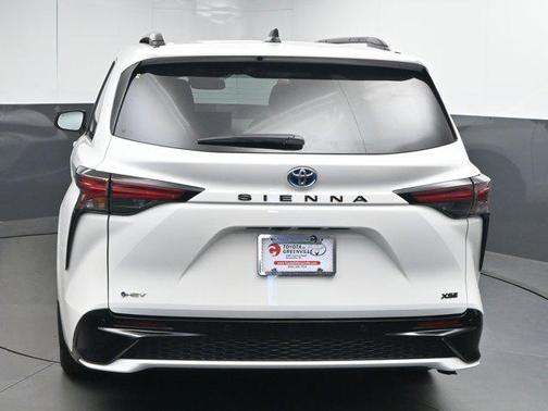 2025 Toyota Sienna XSE 7 Passenger