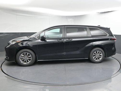 2023 Toyota Sienna XLE 7 Passenger