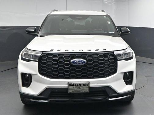 White Metallic 2025 Ford Explorer ST-Line