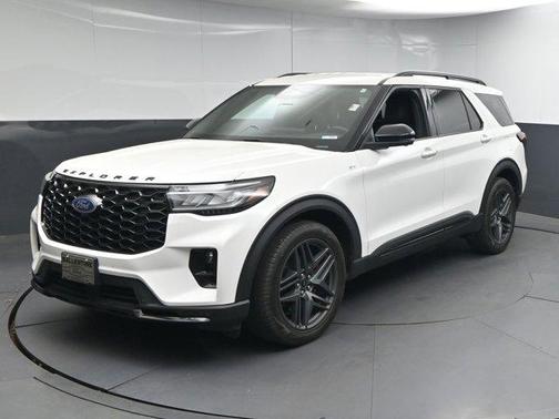 White Metallic 2025 Ford Explorer ST-Line