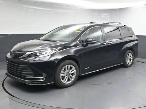 2021 Toyota Sienna Limited 7-Passenger