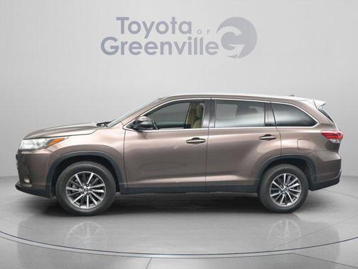 Walnut 2019 Toyota Highlander XLE