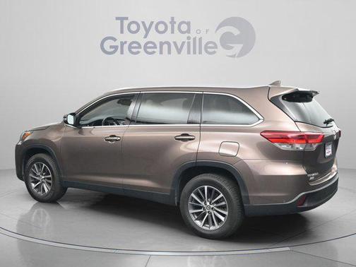 Walnut 2019 Toyota Highlander XLE