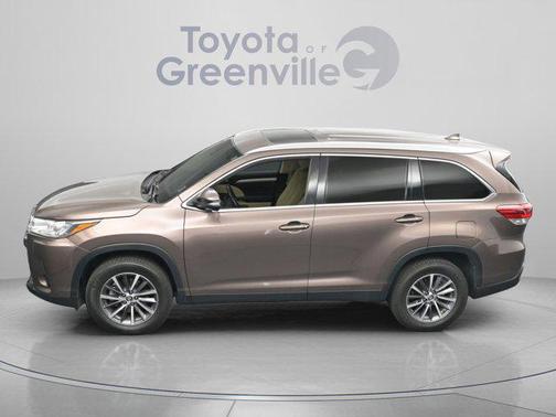 Walnut 2019 Toyota Highlander XLE