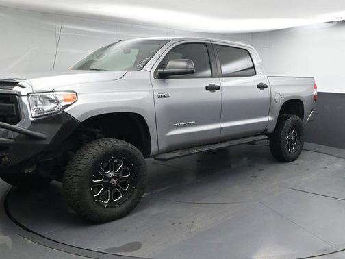 2017 Toyota Tundra SR5