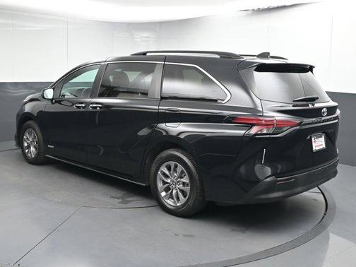 2021 Toyota Sienna XLE 7 Passenger