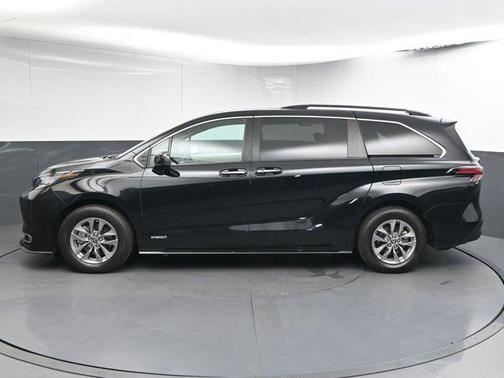 2021 Toyota Sienna XLE 7 Passenger