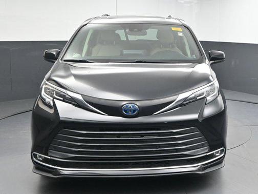 2021 Toyota Sienna XLE 7 Passenger