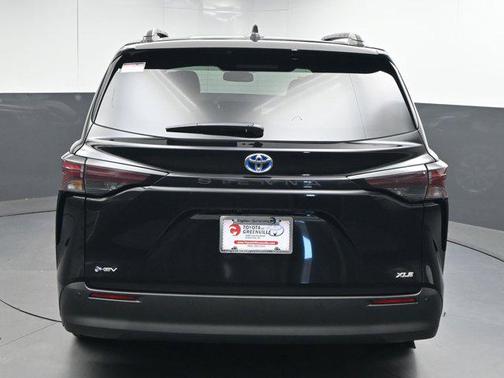 2025 Toyota Sienna XLE 8 Passenger