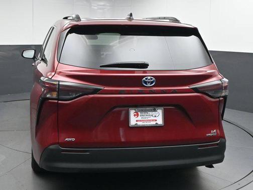 2024 Toyota Sienna LE