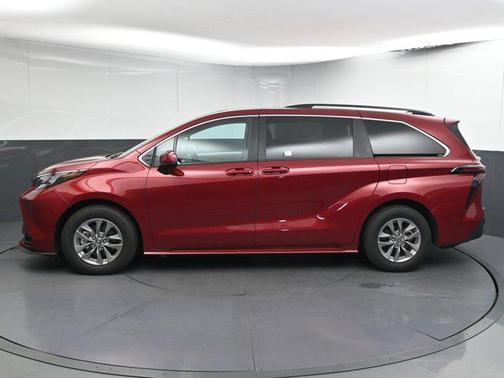 2024 Toyota Sienna LE