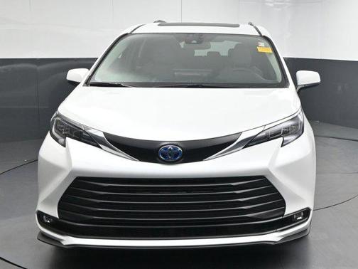 2025 Toyota Sienna XLE 8 Passenger