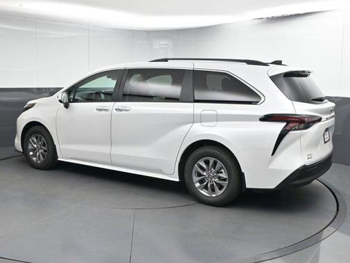 2025 Toyota Sienna XLE 8 Passenger